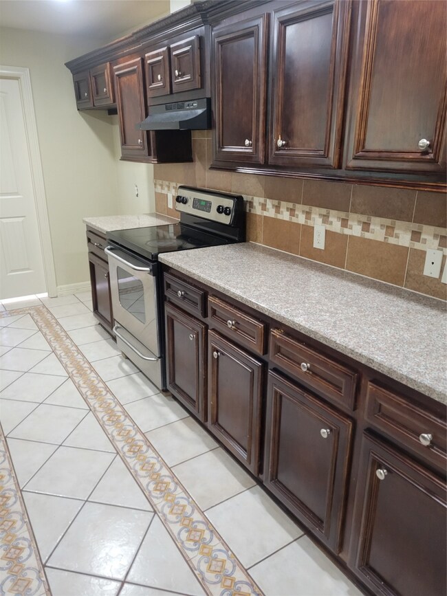 5619 W Ridgecreek Dr, Houston, TX 77053 - photo 5