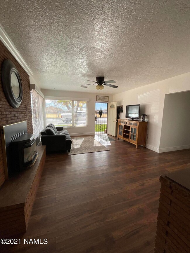 104 W Hillview St, Winslow, AZ 86047 - photo 5