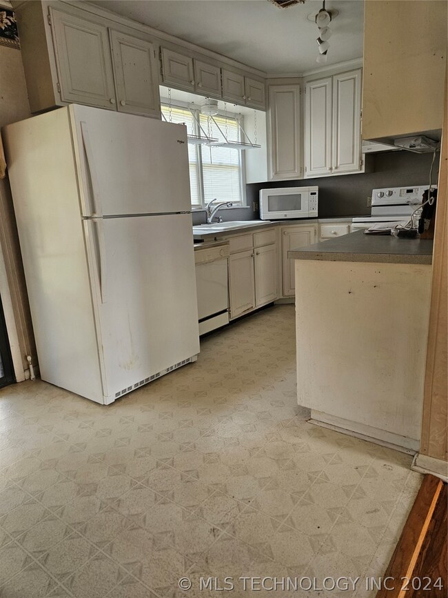 317 E Duncan St, Jenks, OK 74037 - photo 4