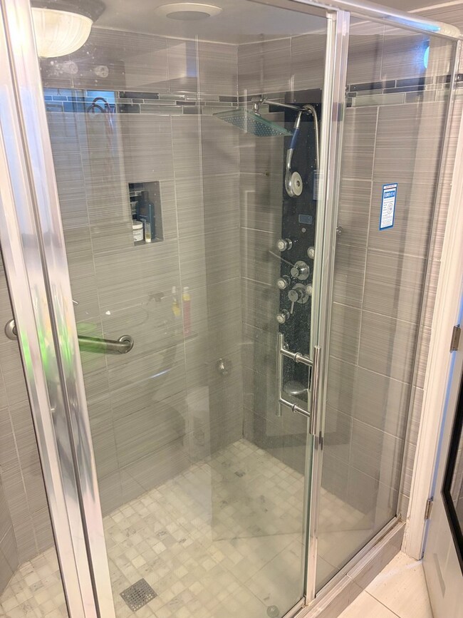 423 Hull Ct, Waukegan, IL 60085 - photo 5