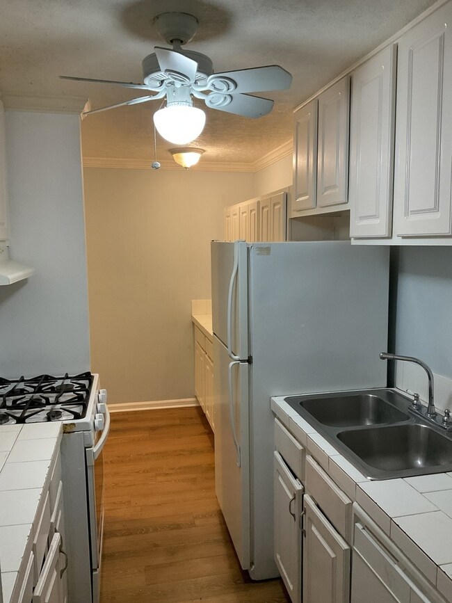 Linden Woods unit 2208, Aurora, IL 60505 - photo 6