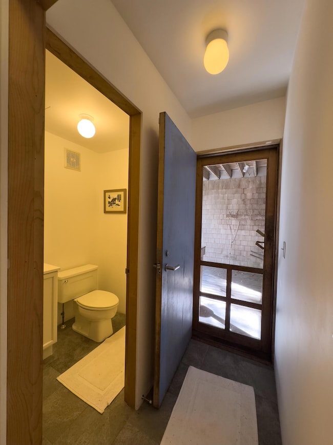 85 E SIDE RD INTERIOR-115