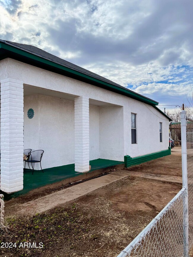 1542 N F Ave, Douglas, AZ 85607 - photo 4