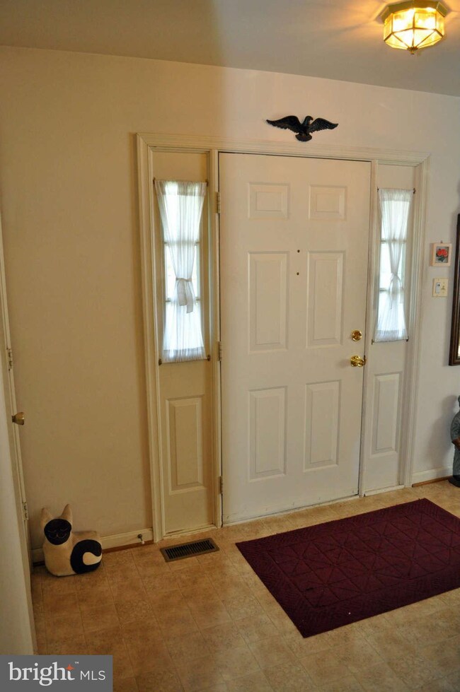 9364 Kings Post Ct, Laurel, MD 20723 - photo 2