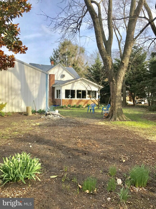 8604 Oak Rd, Sparrows Point, MD 21219 - photo 4