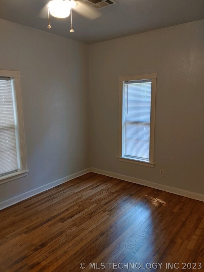 Master is plenty big for king sized furniture