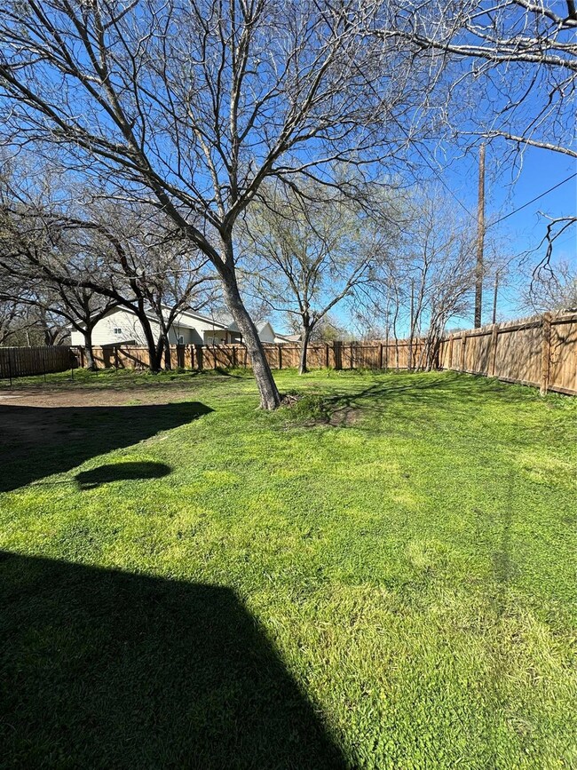 319 Soward Ave, Weatherford, TX 76086 - photo 5