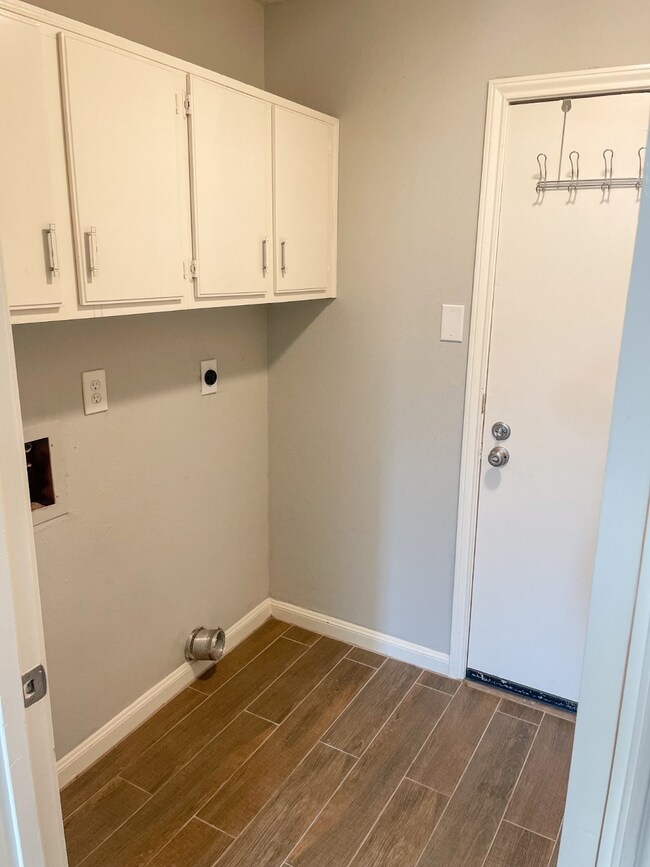 7838 Challie Ln, Houston, TX 77088 - photo 6