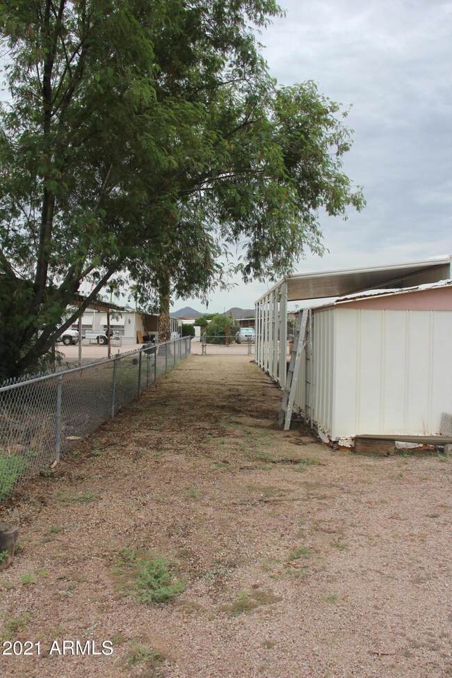 SIDE YARD