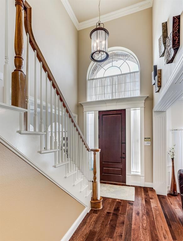 2 story foyer greats you and your gust