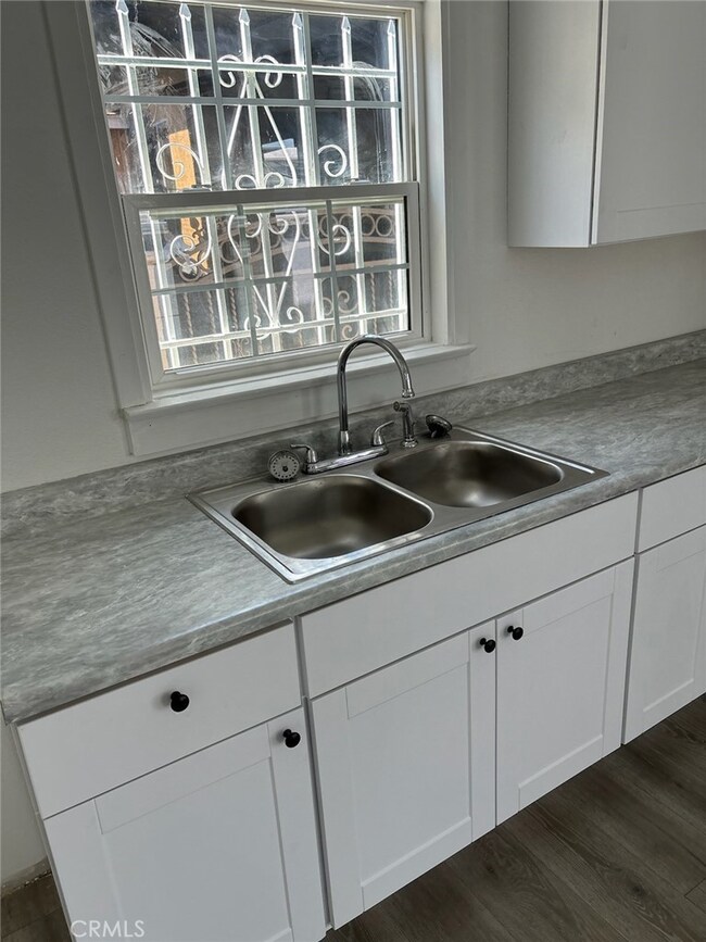 1526 W 154th St, Compton, CA 90220 - photo 3