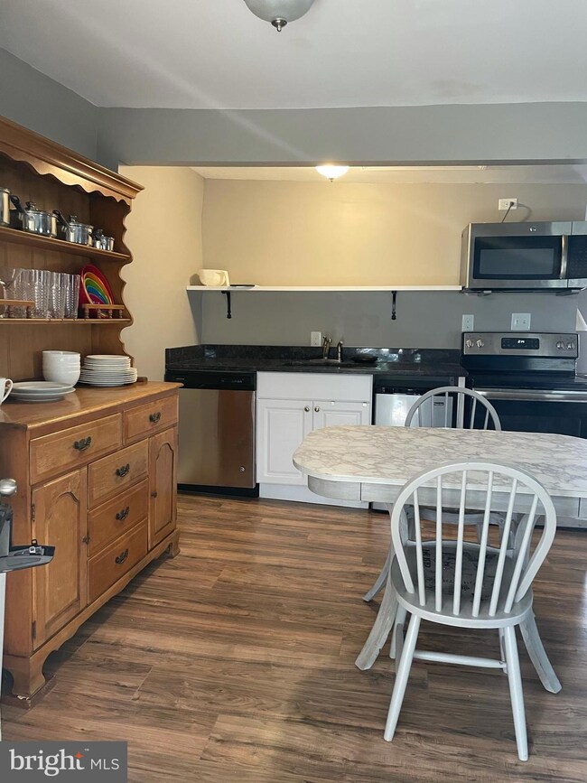 11 N Jay St unit 4, Middleburg, VA 20117 - photo 5