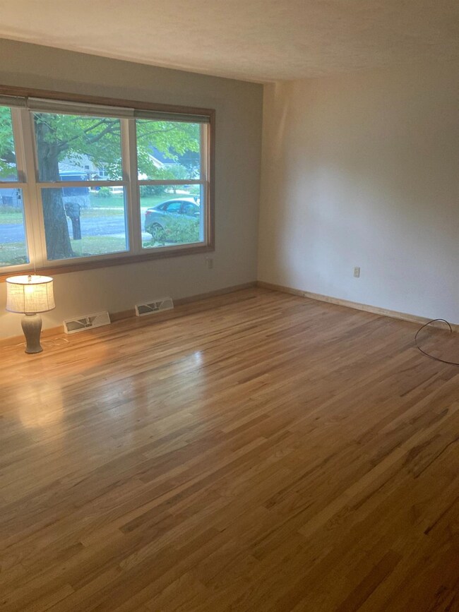 313 E 9th St, La Porte, IN 46350 - photo 5