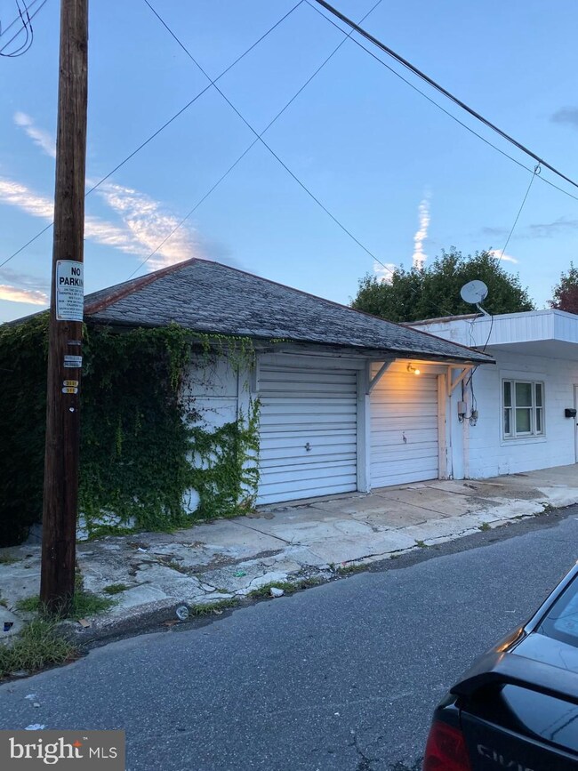 210 E Bertsch St, Lansford, PA 18232 - photo 4