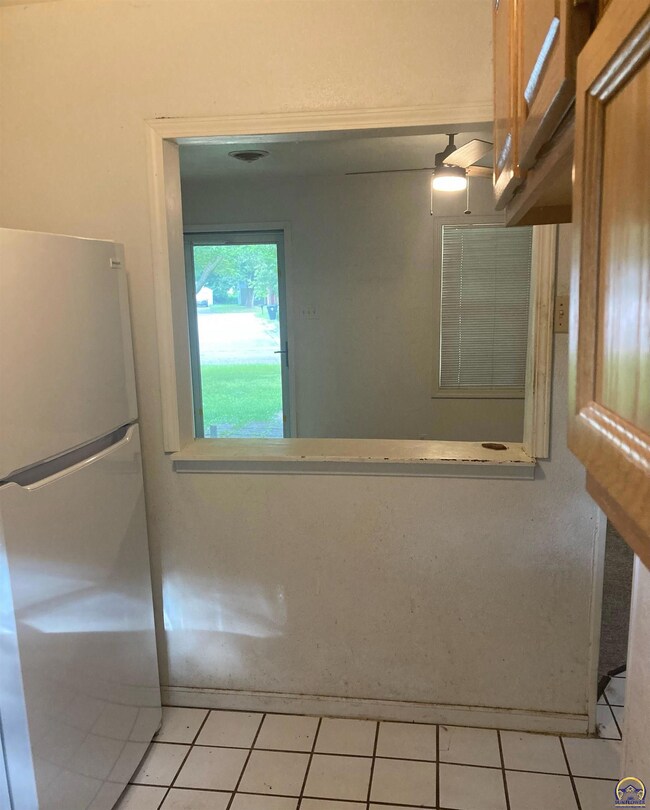 2324 SW Eveningside Dr, Topeka, KS 66614 - photo 5