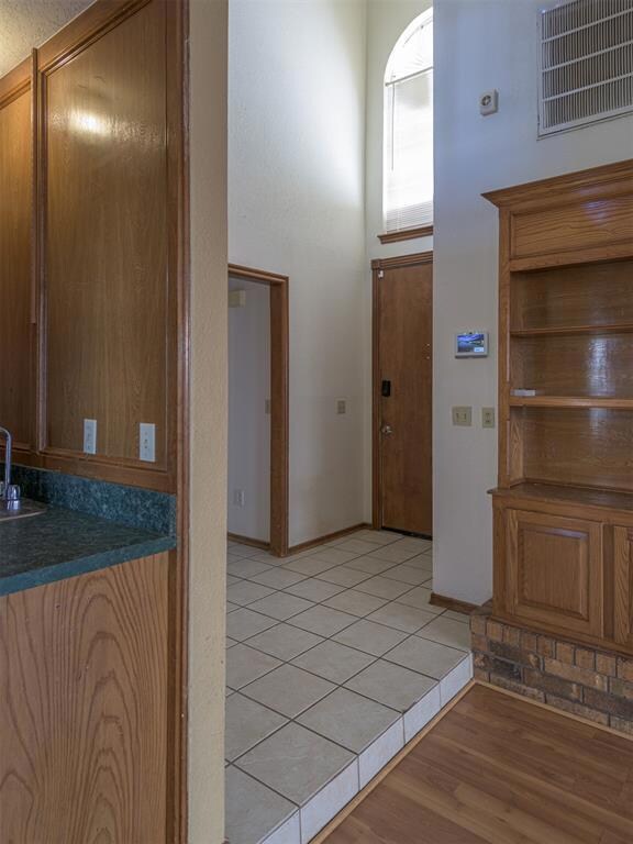 2221 NE 9th St, Moore, OK 73160 - photo 6