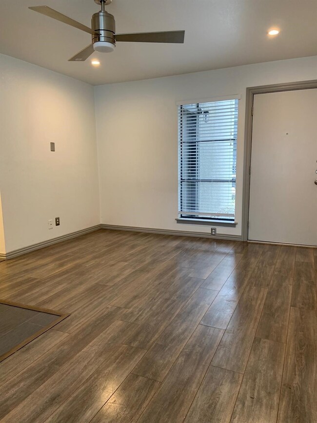 2800 Douglas Ave unit 111, Dallas, TX 75219 - photo 3