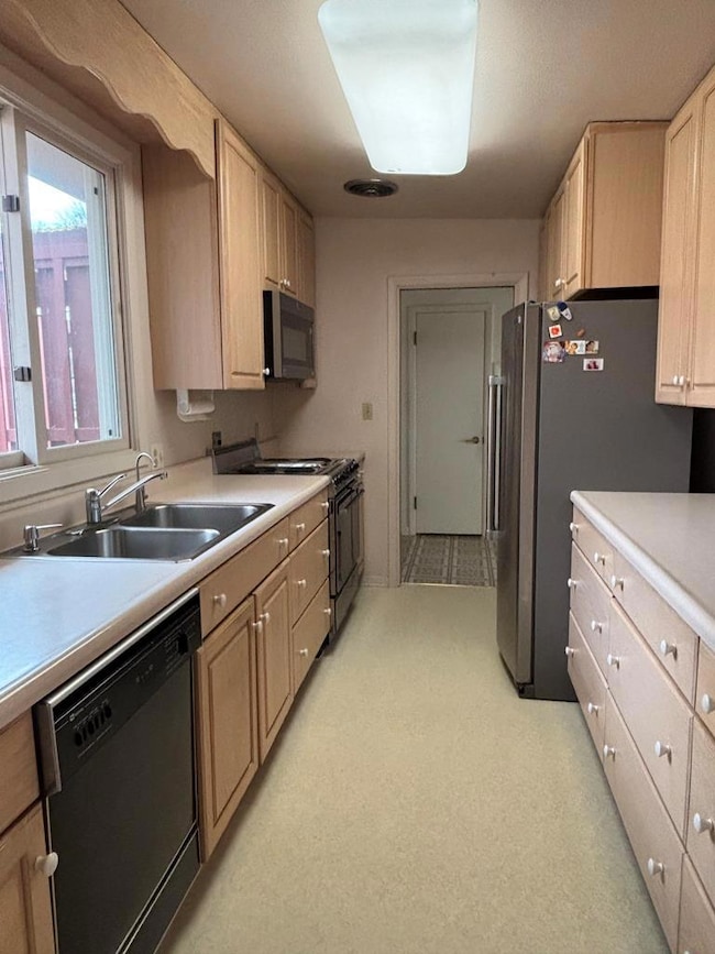 1408 Union St, Gowrie, IA 50543 - photo 4