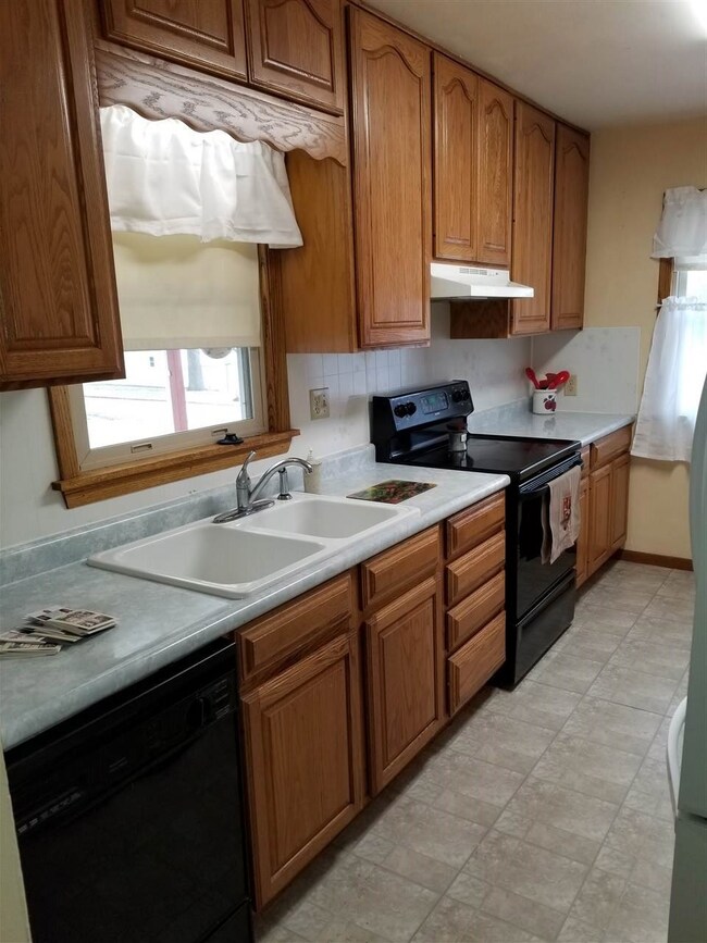 649 Stephan Ave, Waterloo, IA 50701 - photo 7