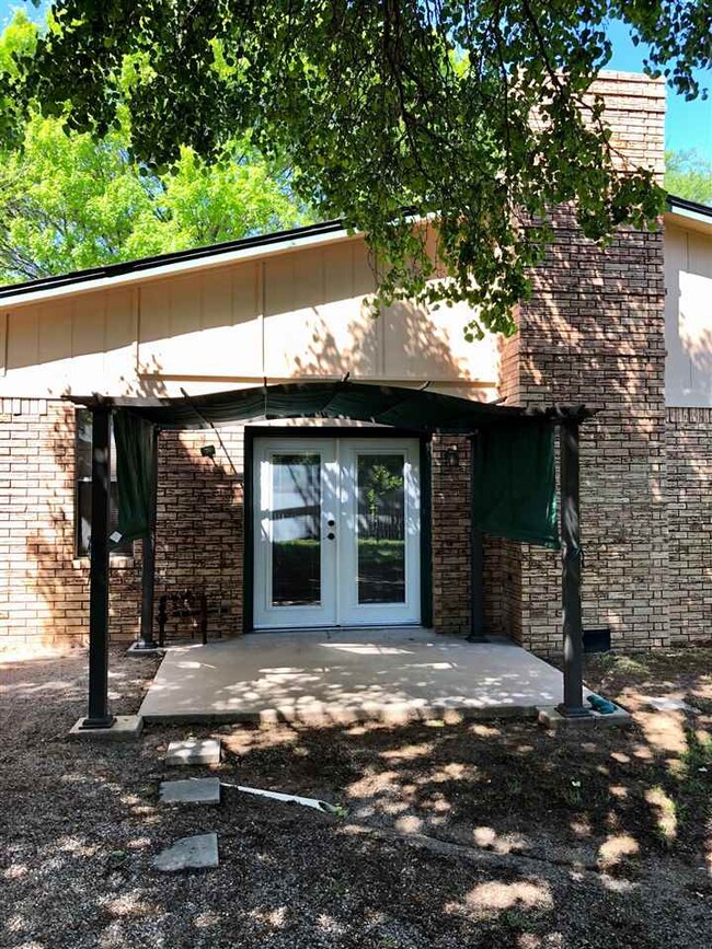 506 Fieldcrest Dr, Duncan, OK 73533 - photo 2