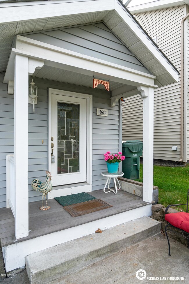 5_EntranceExterior