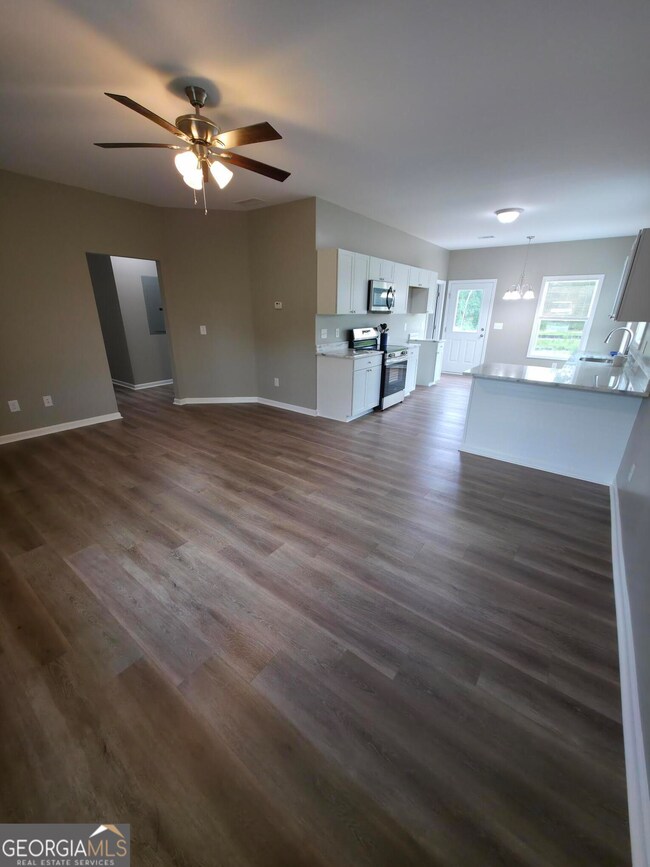 156 Charlotte Cir, Statham, GA 30666 - photo 5