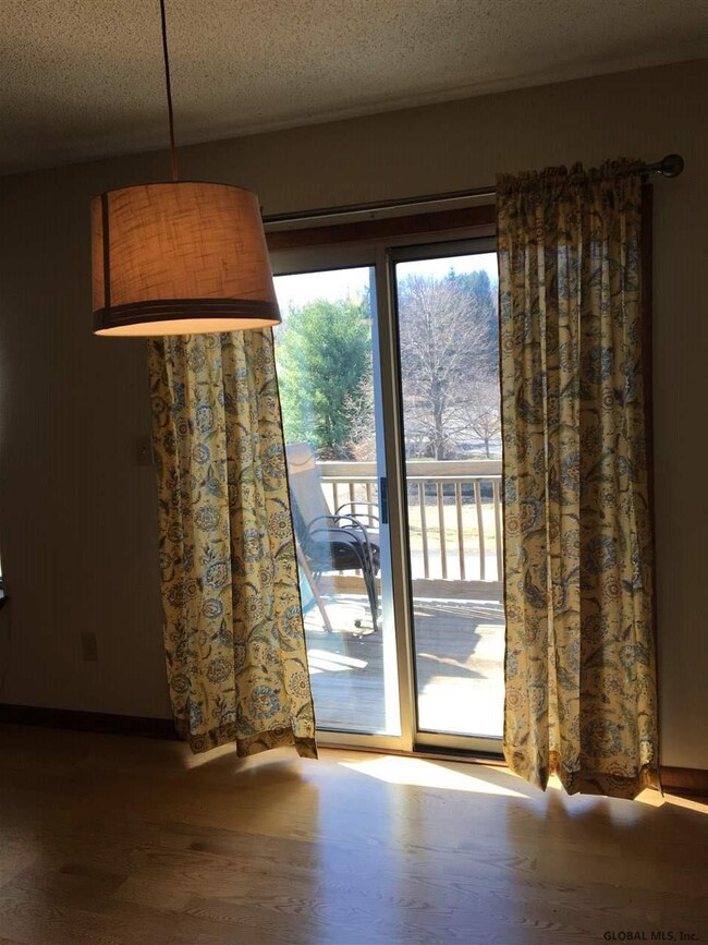 1702 Cambridge Manor Dr, Schenectady, NY 12302 - photo 4