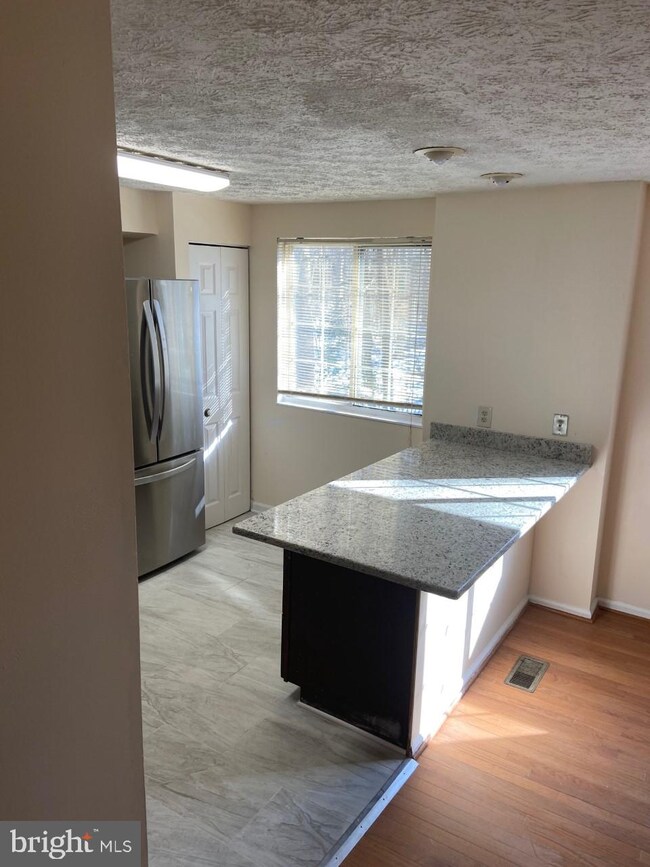 3599 Wharf Ln, Triangle, VA 22172 - photo 7