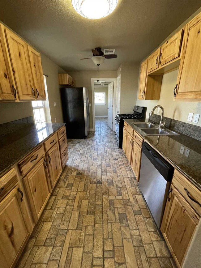 1105 W Chestnut Ave, Duncan, OK 73533 - photo 6