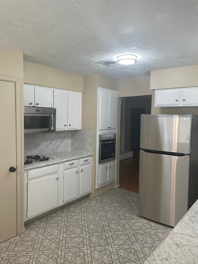 8402 Garden Parks Dr, Houston, TX 77075 - photo 6