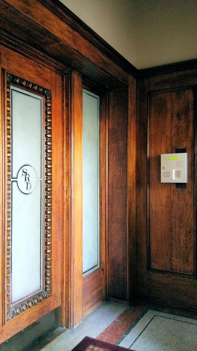 Foyer 1