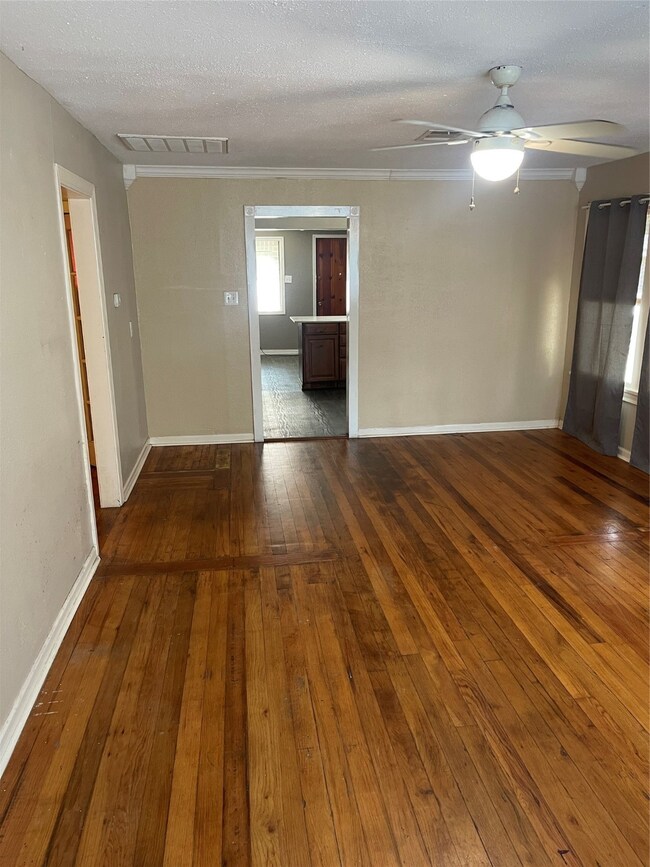 6813 Appleton St, Houston, TX 77022 - photo 6