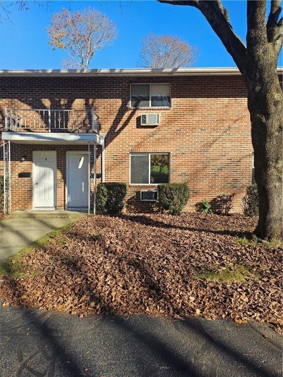 20 W Warwick Ave unit 3, West Warwick, RI 02893 - photo 2