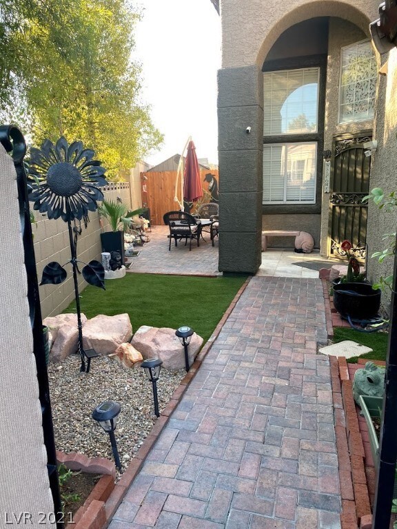 Front private courtyard