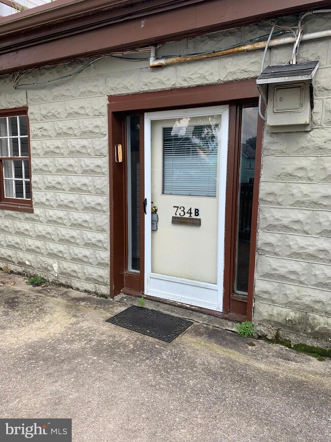 734 Fairground Ave unit B, Chambersburg, PA 17201 - photo 2