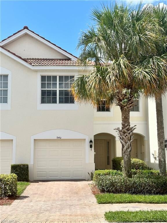 940 Hampton Cir unit 85, Naples, FL 34105 - photo 2