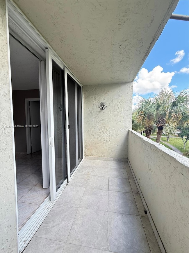 Samari Lake unit 2424, Hialeah, FL 33016 - photo 7