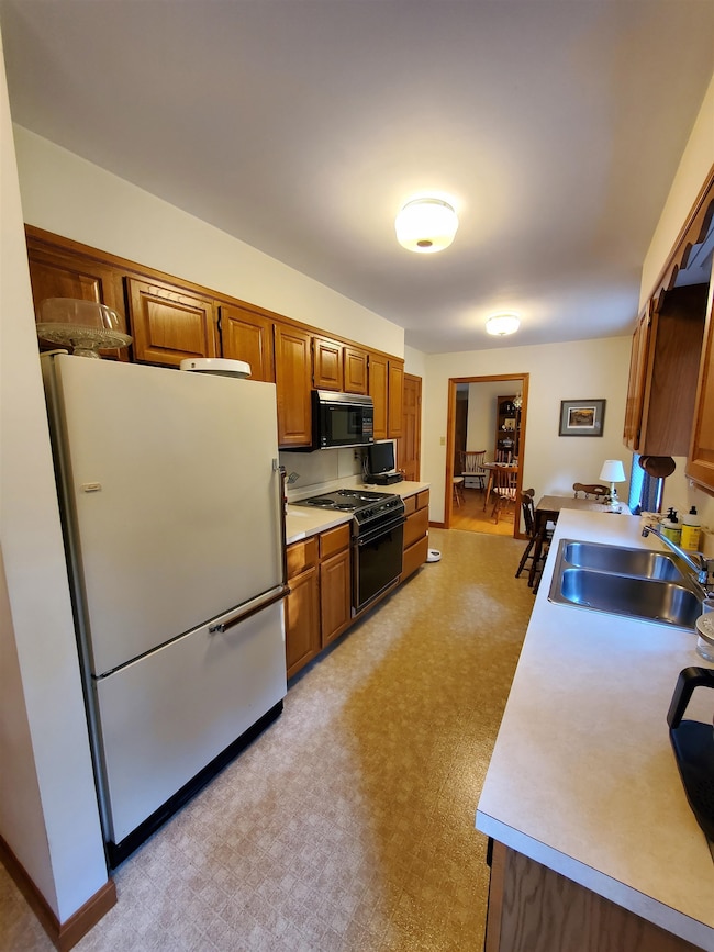 381 Cross Ave unit 9,10, Saint Johnsbury, VT 05819 - photo 3