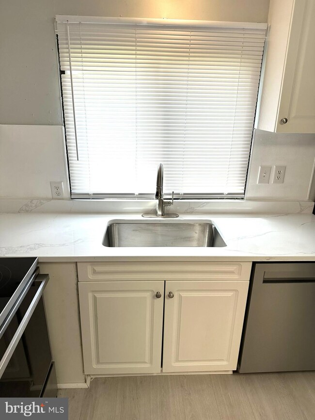 1501 Flanders Ln unit TRLR J, Harwood, MD 20776 - photo 7