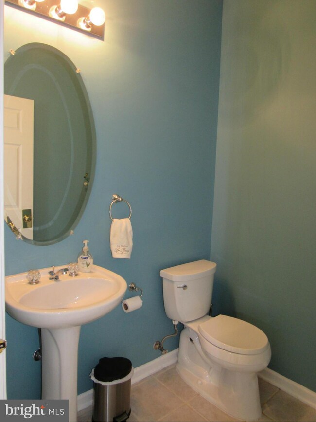 25322 Mcintyre Square, Chantilly, VA 20152 - photo 3