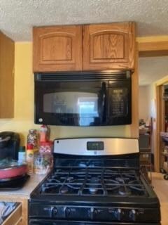 0358 kitchen gas stove and microwave abo