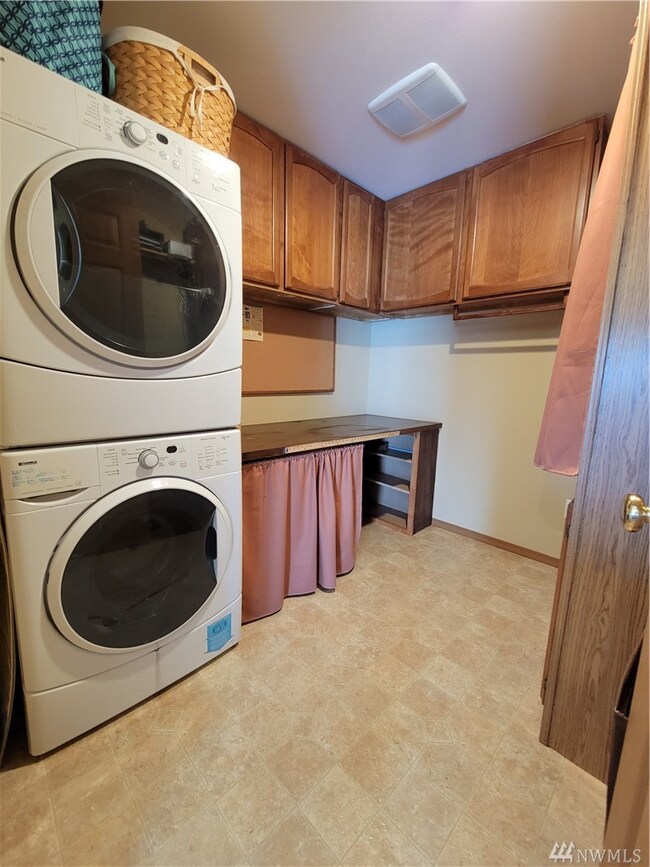 17615 Meadowlark Ln SE, Yelm, WA 98597 - photo 6