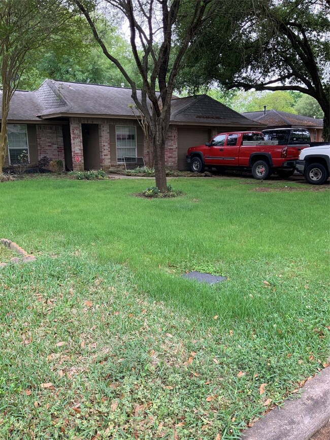 7115 Yellow Pine Dr, Houston, TX 77040 - photo 2