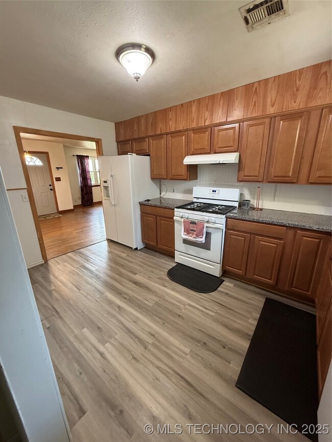 32061 S Highway 69, Big Cabin, OK 74332 - photo 5