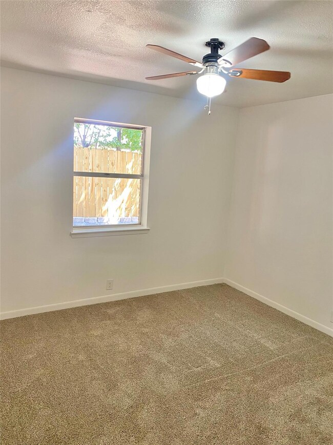 10 Brookhollow Cir, Gainesville, TX 76240 - photo 6