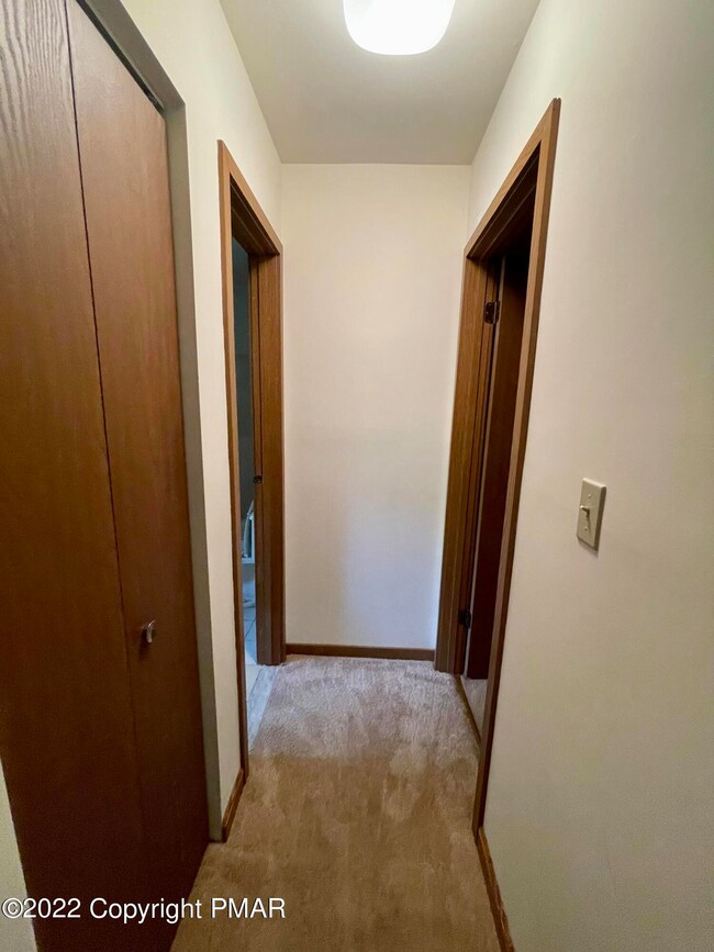 204 Falls Cir, Bushkill, PA 18324 - photo 3