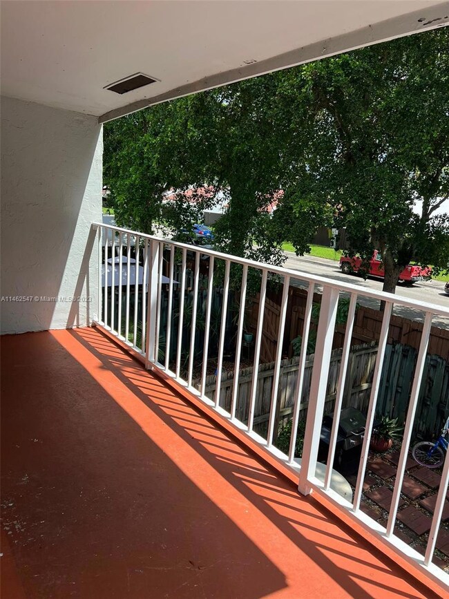 15401 SW 81st Circle Ln unit 12, Miami, FL 33193 - photo 2