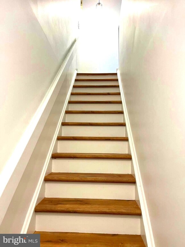 2002 Naomis Ct, North Wales, PA 19454 - photo 2