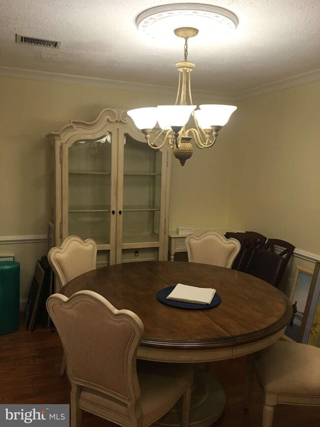 9923 Capperton Dr, Oakton, VA 22124 - photo 4