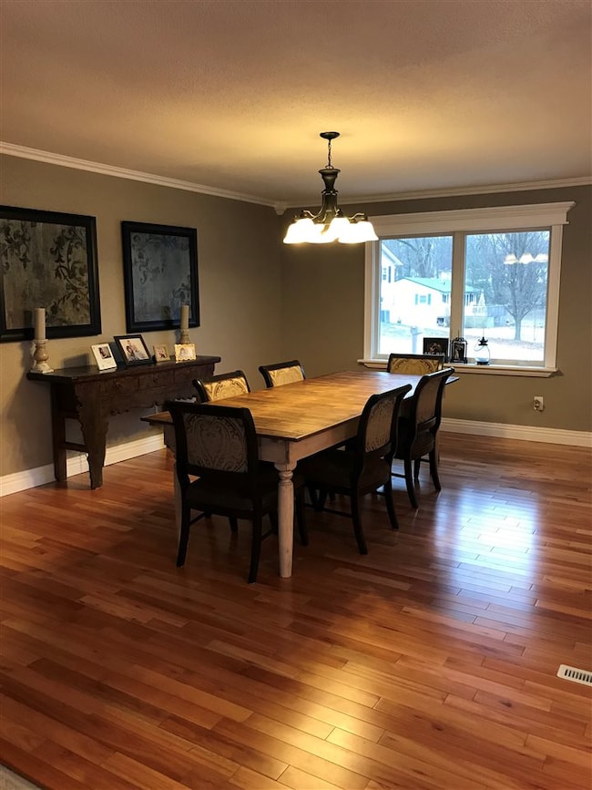 100 Cherry St, Loogootee, IN 47553 - photo 6